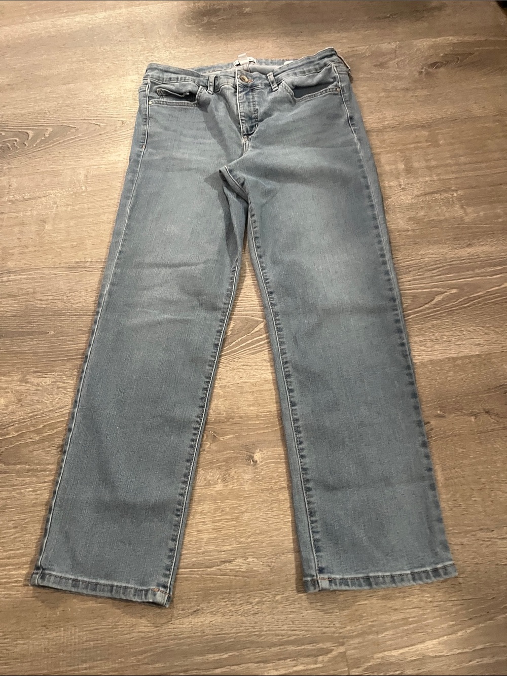 Frayed women’s High rise straight denim jeans size 8/29